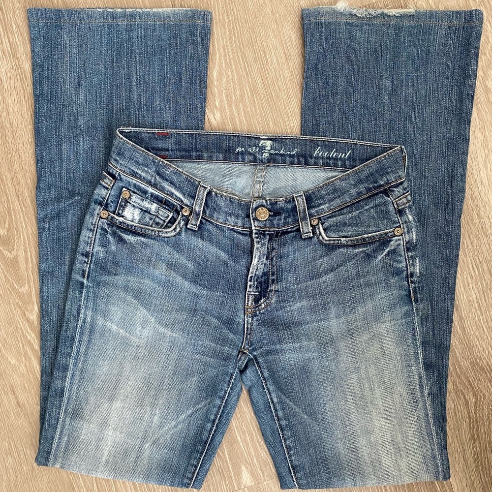 7 FOR ALL MANKIND BOOTCUT JEANS (26) LIGHTLY DISTRESSED DESIGN